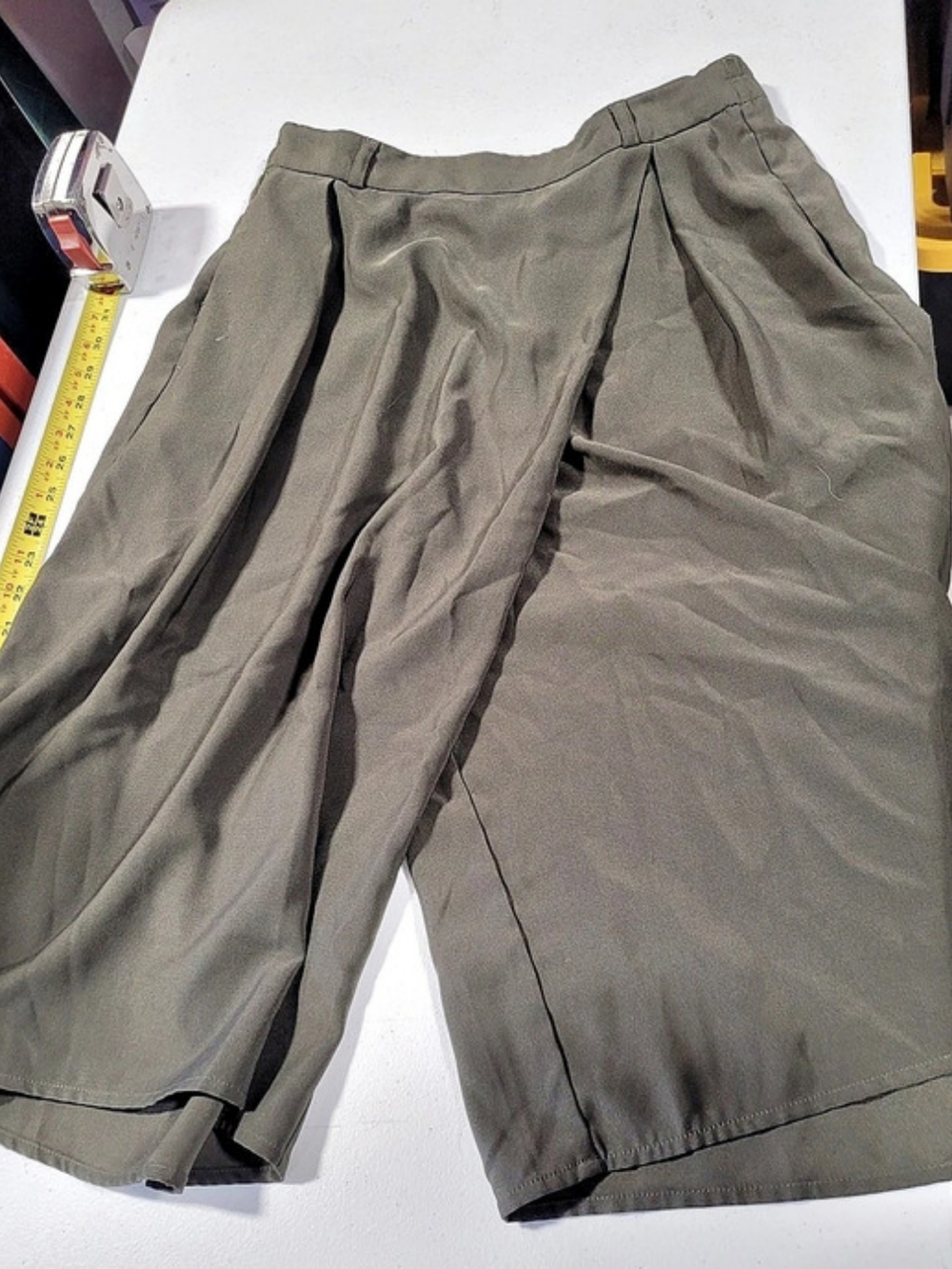 Wide Leg Goucho Style Skirt in Green Size Medium Like New - Picture 2 of 4